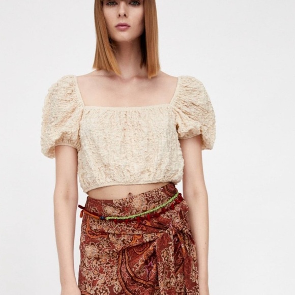 NWT Zara Cream Off The Shoulder Textured Puff Sleeve Crop Top Size Medium - Picture 1 of 11